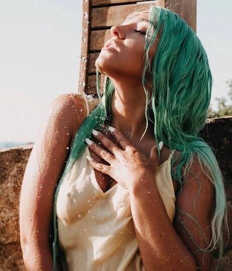 Regina Hixt onlyfans page