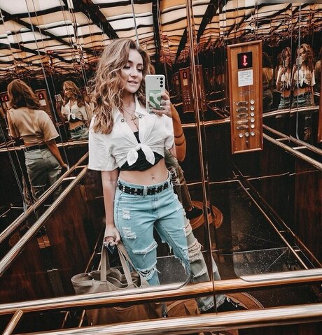 Regina Hixt only fans