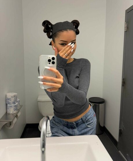 Lexa Gates onlyfans strip tease