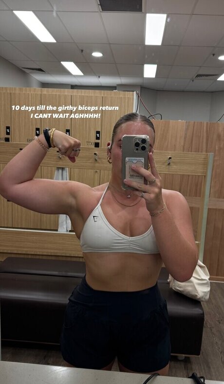 Izzy Swin naked on onlyfans