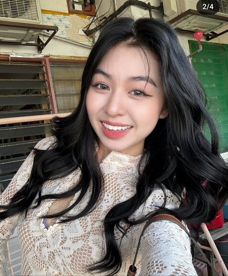 angellowee onlyfans nude leak