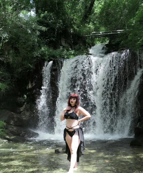 gothbynight onlyfans leakes