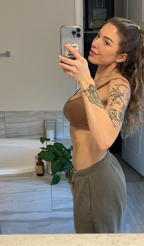 Sidney Sky nude onlyfans pics