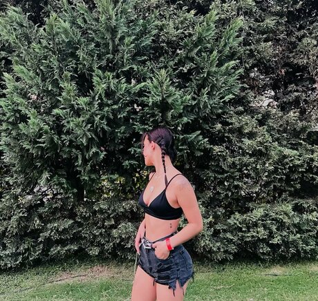 Ebrukzlyr only fans nude leaks