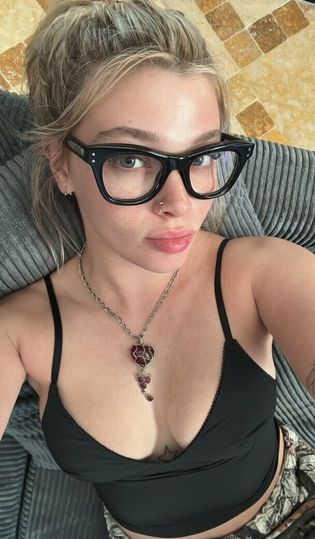 Lola Visage onlyfans x