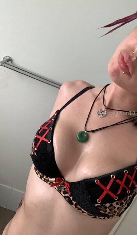 a very2 2 Profile pic