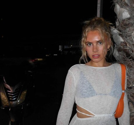 Peyton Cole naked onlyfans leak