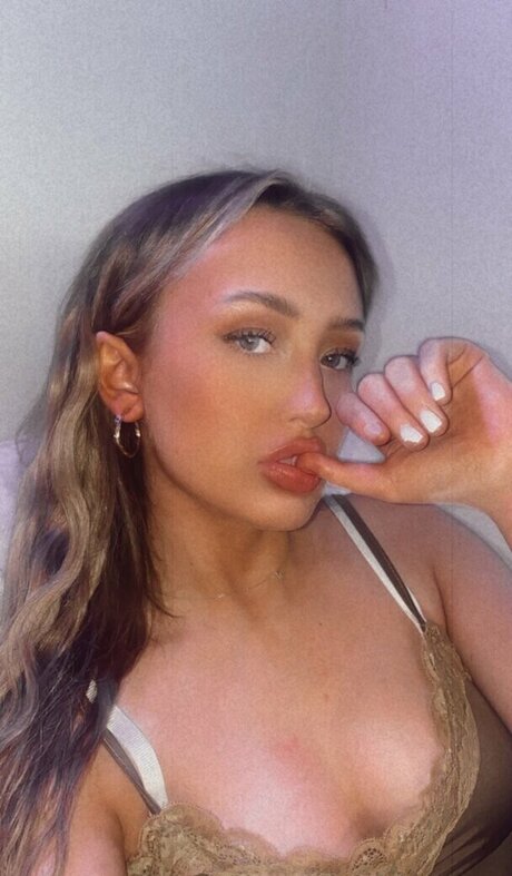 Kiera Bridget onlyfans sexy