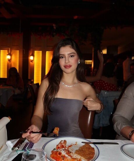 Sinem Melek Co kun Profile pic