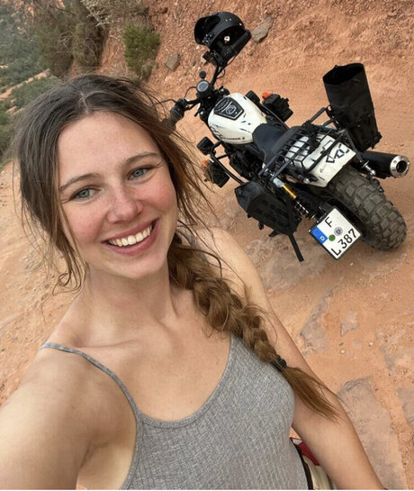 Affe auf Bike onlyfans striptease