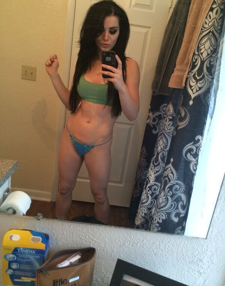 Saraya Jade Bevis onlyfans strip tease