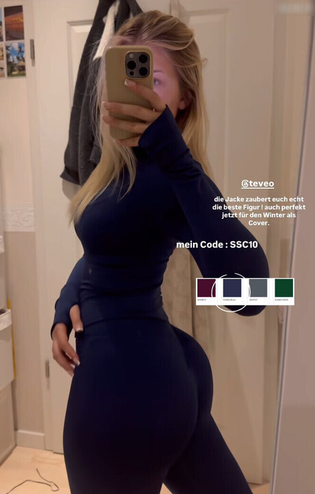 Sophie Schnur onlyfans topless