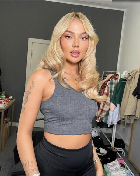 Loredana Zefi onlyfans nudes leaks