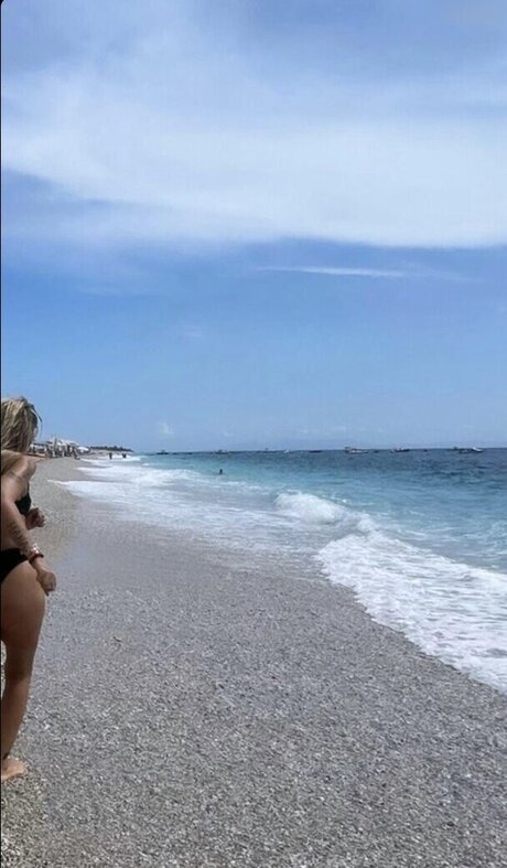 Loredana Zefi onlyfans nude tits