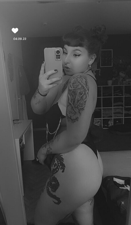 xlenaa official ass onlyfans