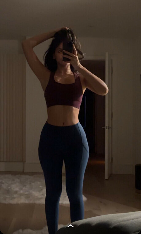 Melody Oz topless onlyfans