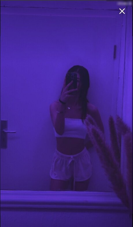 Elenafee onlyfans striptease