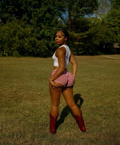 AlmondXMilk on onlyfans