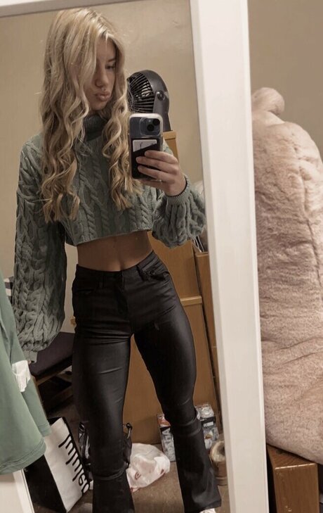 curvy lesbian onlyfans naked print