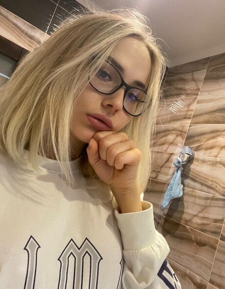 GloriaMatvien onlyfans nude photos