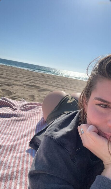 Maeve Tomalty on onlyfans