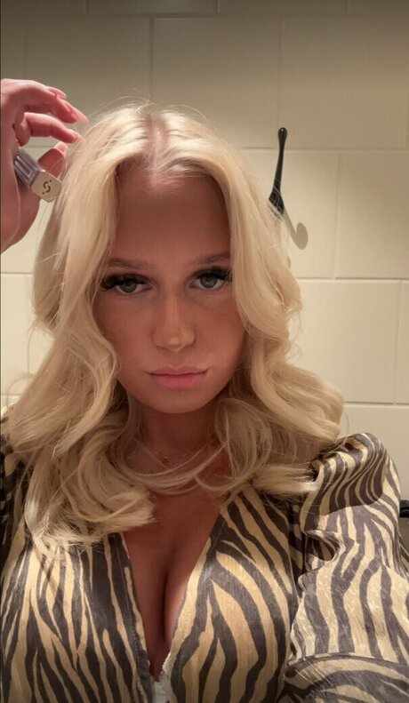 Nellytheoneandonly onlyfans.