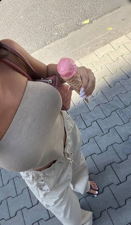 Zoe Liss onlyfans picture