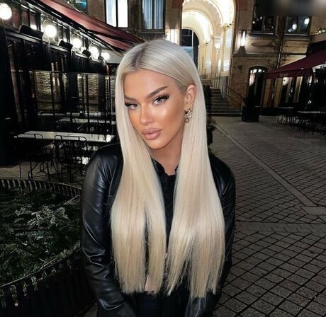 Elaine Victoria nude onlyfans