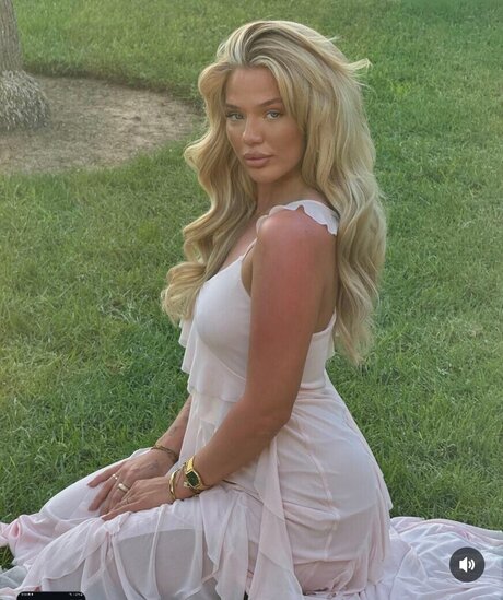 Elaine Victoria naked onlyfans leak