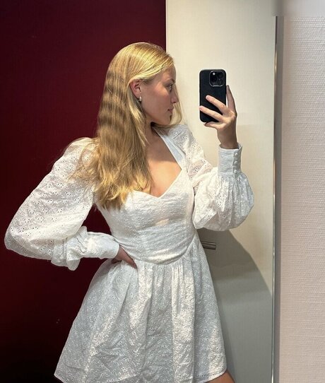 skinny blonde milf onlyfans free naked portrait