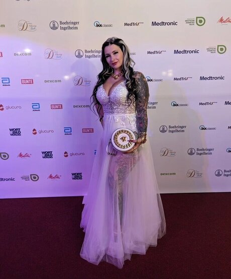 Lyn k44 onlyfans leaked.