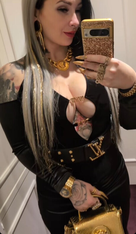 Lyn k44 topless onlyfans