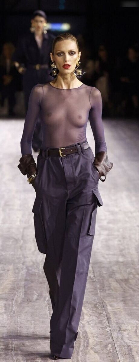 OOPS International onlyfans de