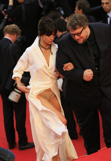 babe brunette onlyfans top plate