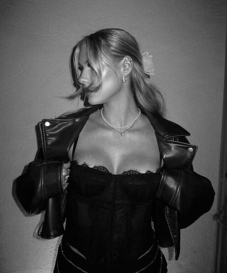 Caro Konrad strip onlyfans