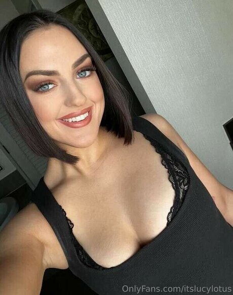 Lucy Lotus onlyfans leaked tits