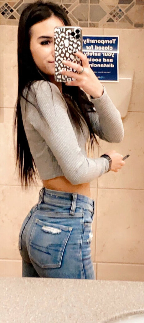 Arleigh Burke leaked onlyfans content