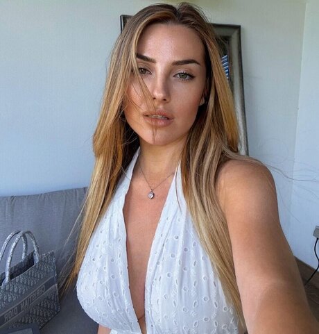 Nikoleta Milenova Profile pic