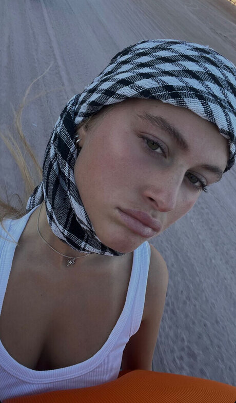 Zoe Kaeppele naked on onlyfans