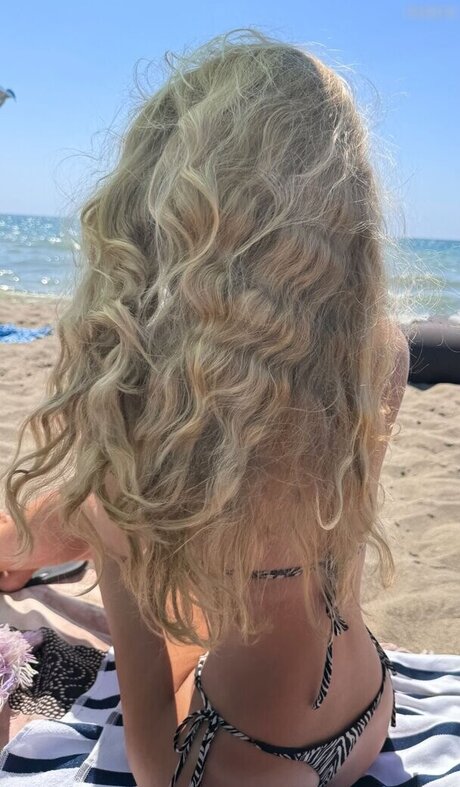 Zoe Kaeppele onlyfans naked pics