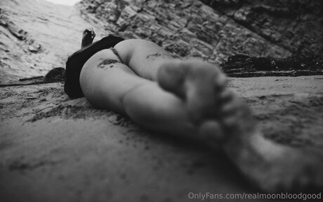 realmoonbloodgood nude leaked onlyfans