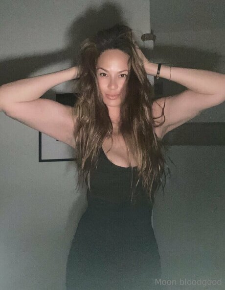realmoonbloodgood onlyfans