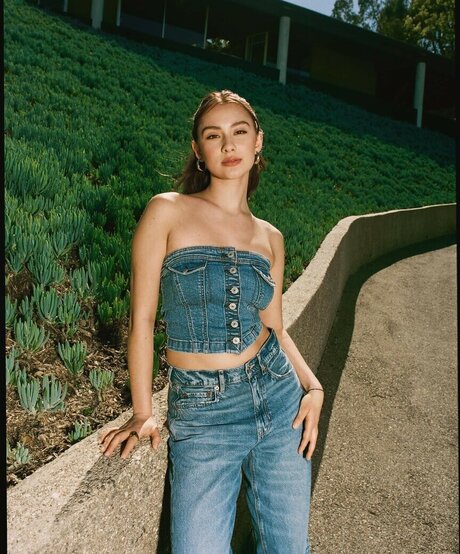 Lola Tung sex onlyfans