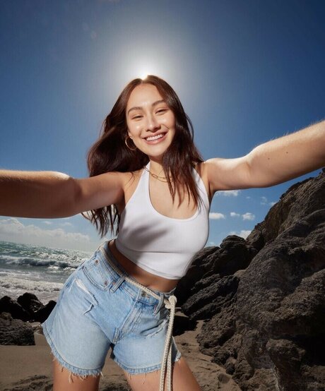 Lola Tung leak onlyfans nude