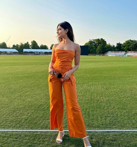 Yesha Sagar onlyfans striptease