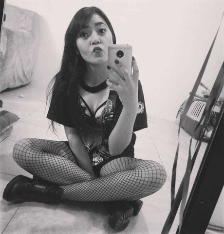 Lau_ onlyfans naked pics