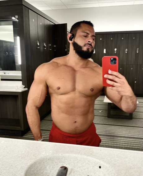 LatinMuscles onlyfans strip tease