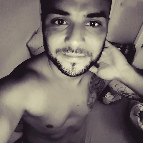 LaGenco topless onlyfans