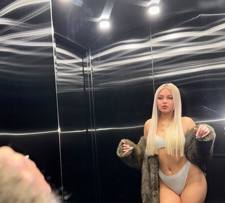 Lina Riccarda onlyfans explicit content