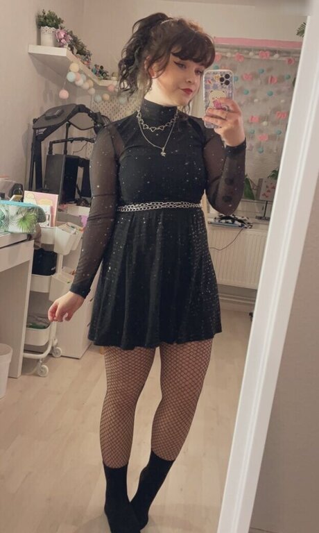 Lena Vanille onlyfans striptease